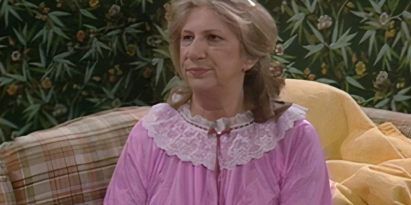 Liz Sheridan como Raquel