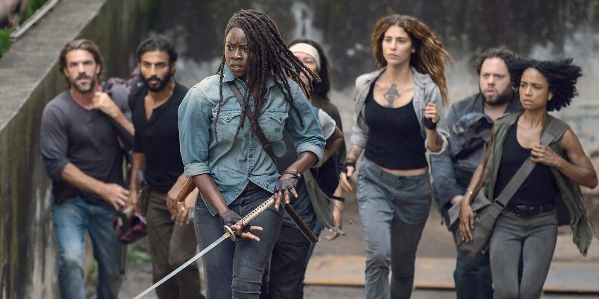 Michonne blandiendo su espada en la temporada 9 de The Walking Dead