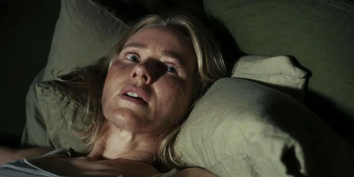 Mère (Naomi Watts) attachée sur un lit dans Goodnight Mommy.