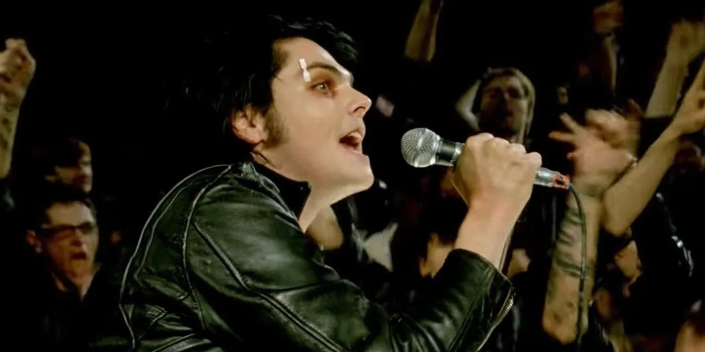 My Chemical Romance se acerca a Gerard Way cantando en el video musical de Desolation Row