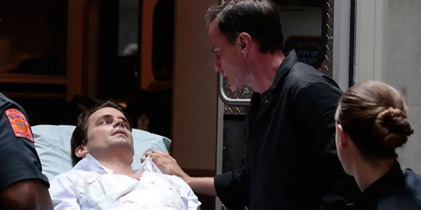 Neal en una ambulancia en White Collar