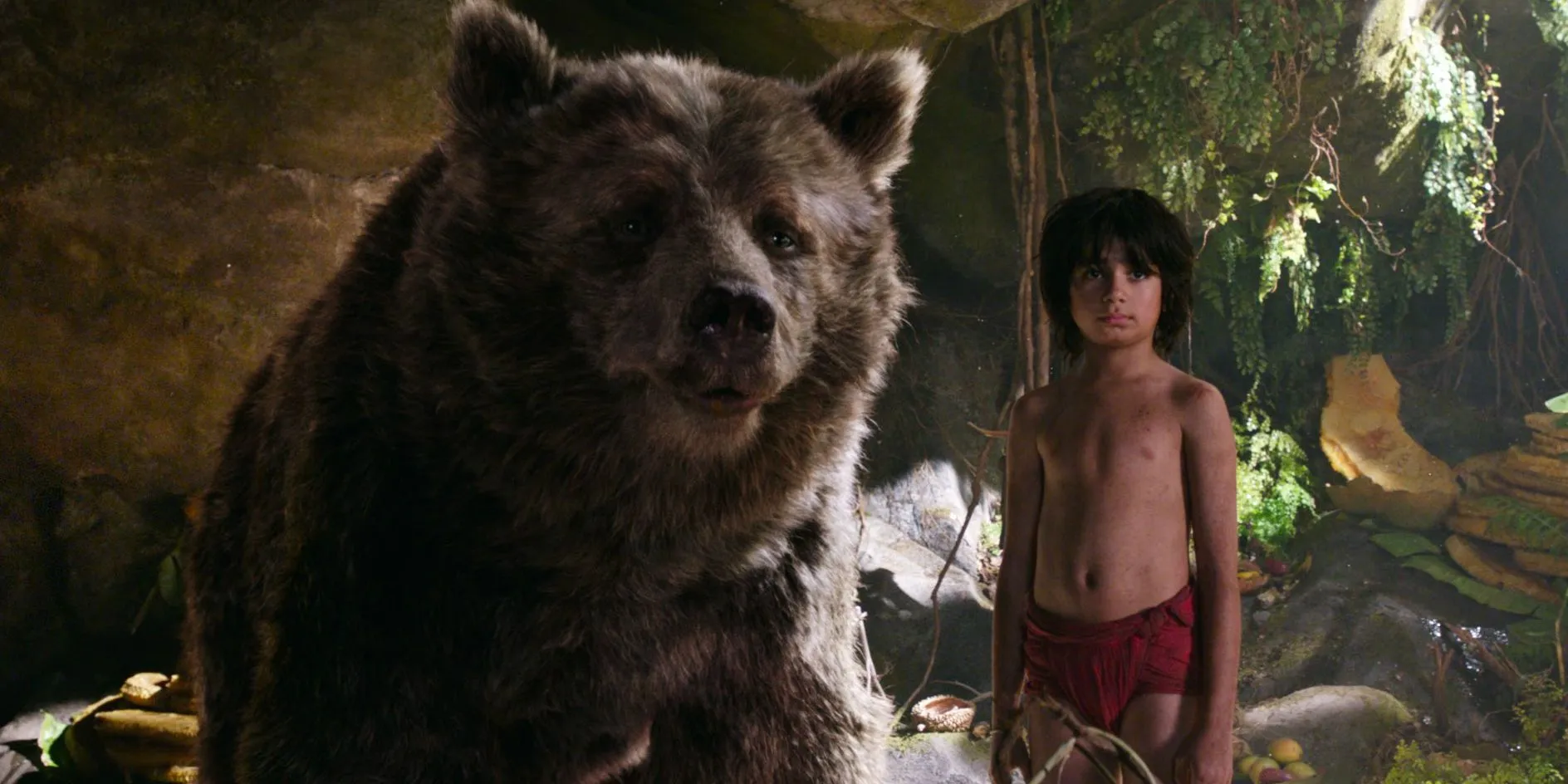 Baloo (Bill Murray) y Mowgli (Neel Sethi) en El libro de la selva