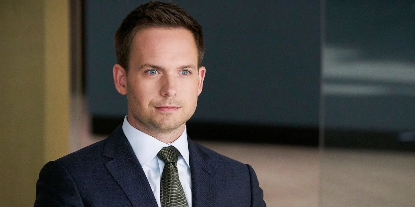 Patrick J. Adams jako Mike Ross w filmie Suits