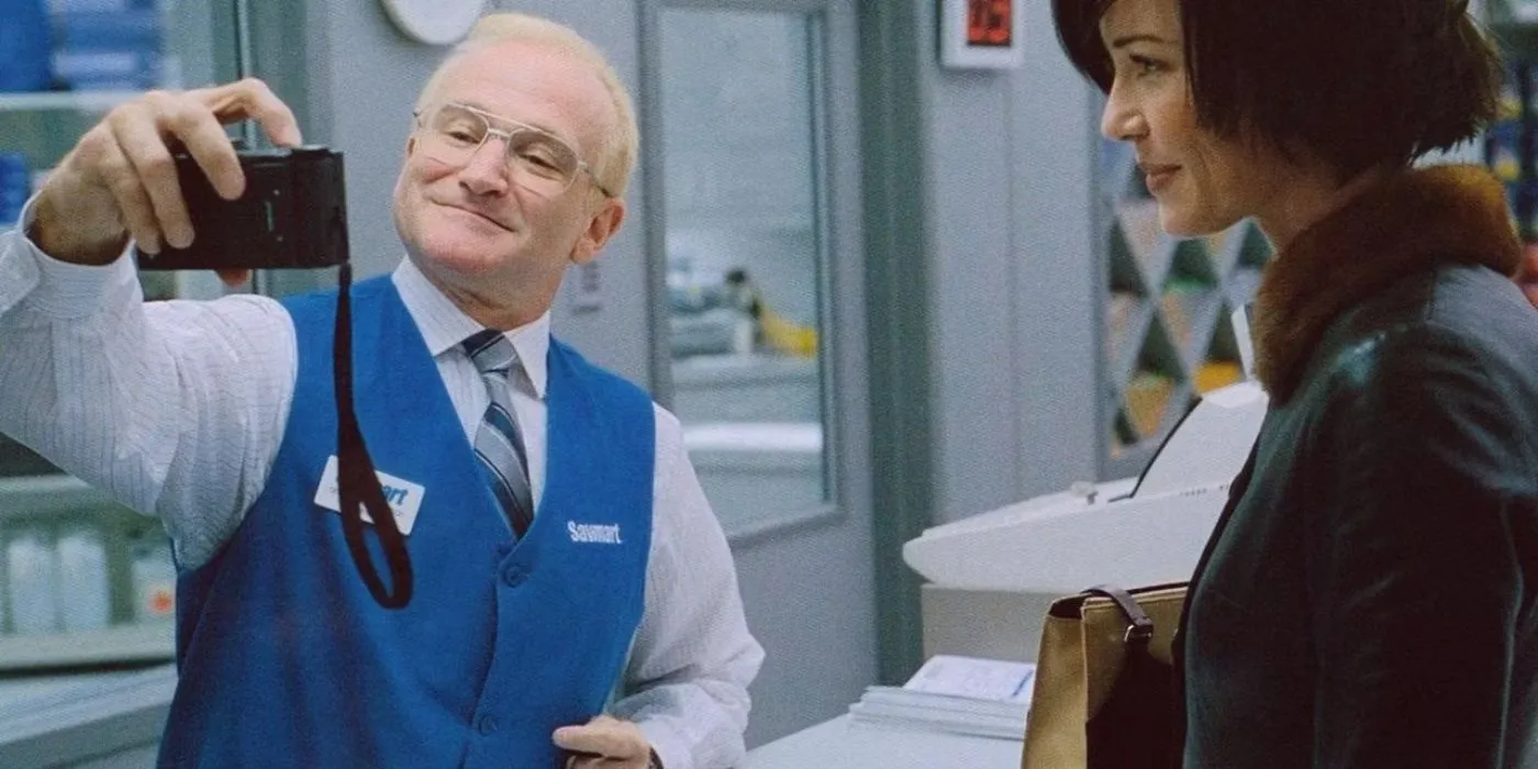 Robin Williams com uma câmera em One Hour Photo