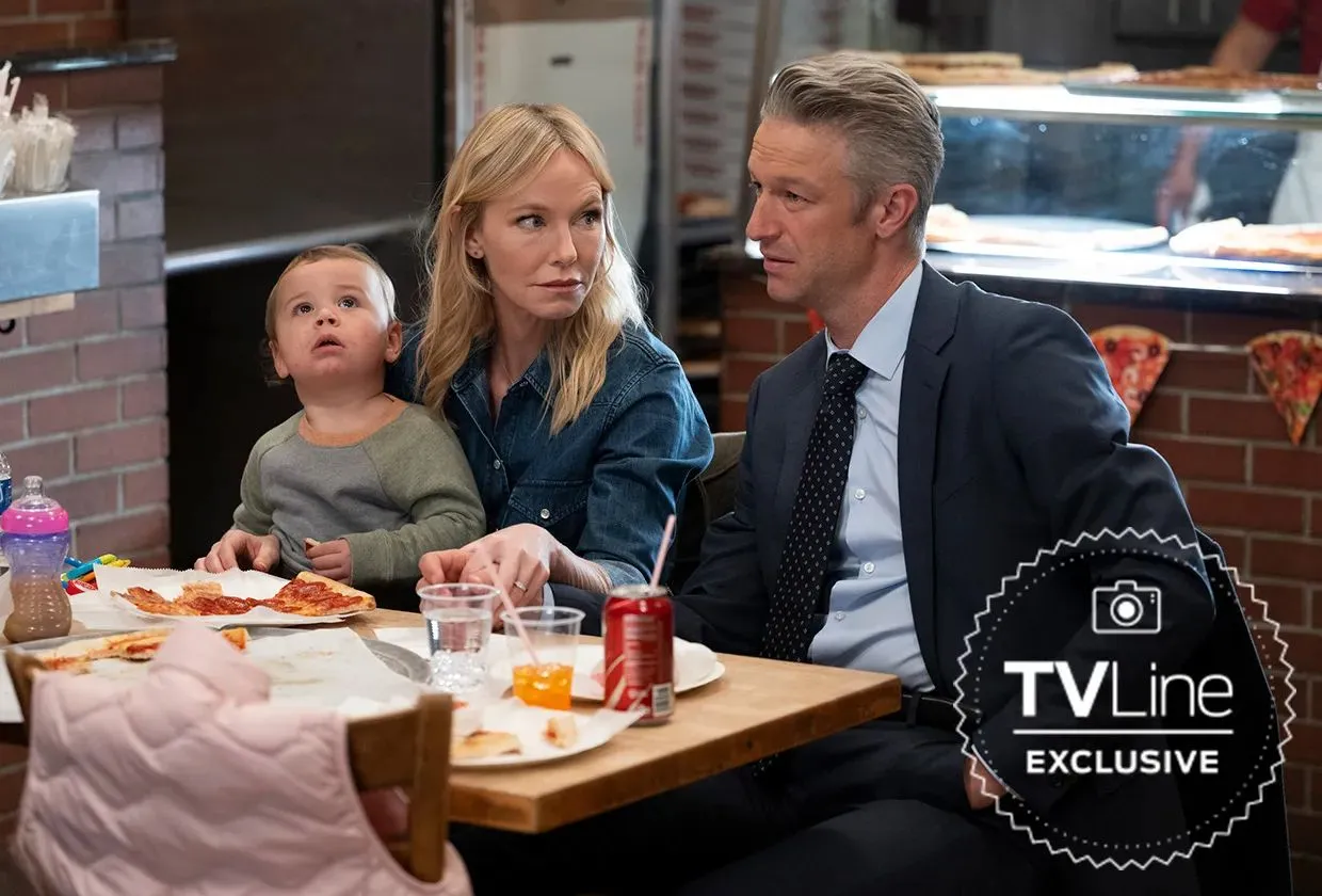 Rollins, Carisi e Nicky si godono la pizza in Law & Order: SVU Stagione 26