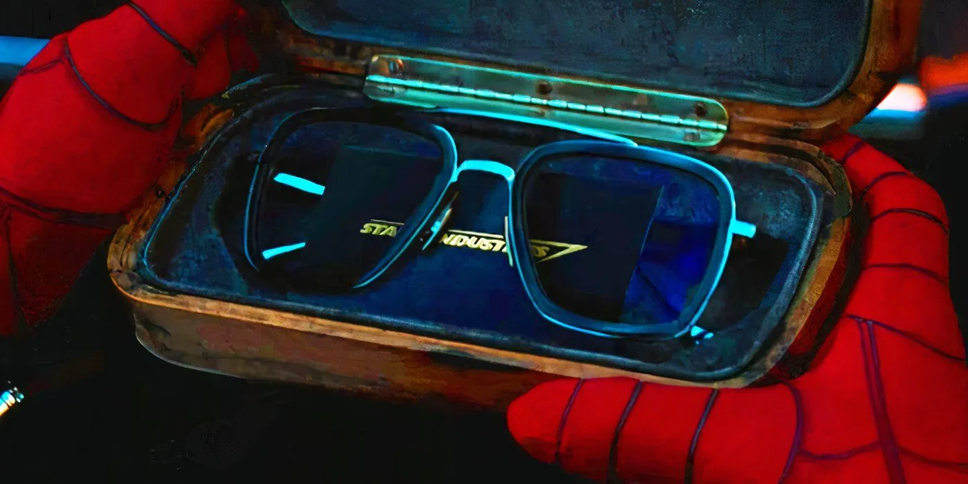 Peter Parker recibiendo las gafas EDITH