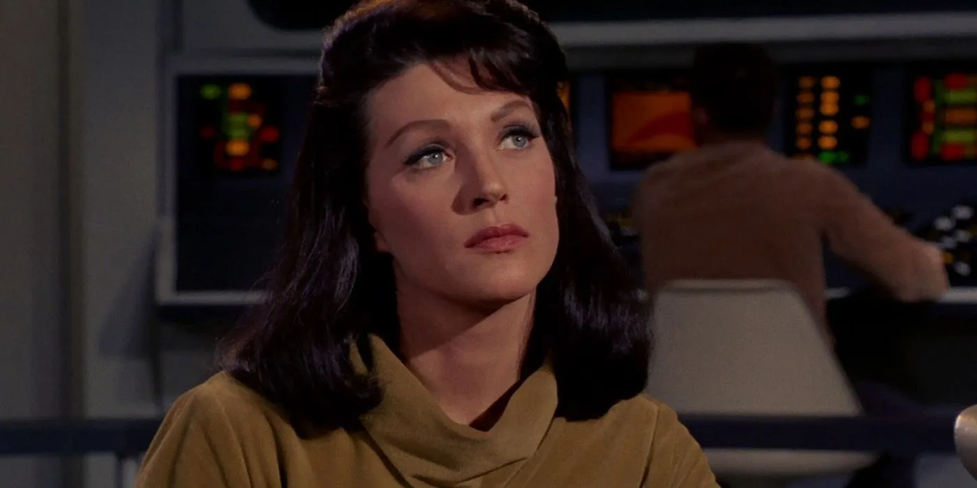 Majel Barrett als Nummer Eins an Bord der USS Enterprise