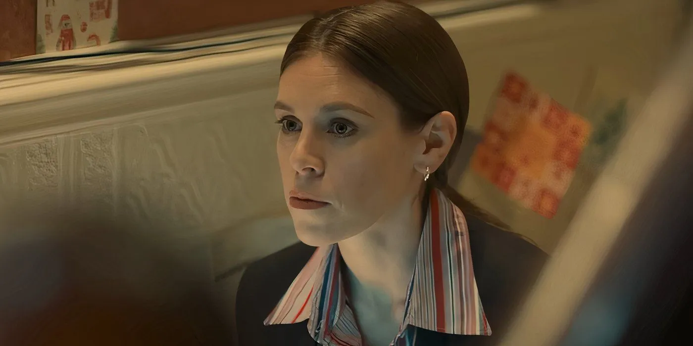 Stephanie de Whalley como Anita luciendo perpleja en Doctor Who.