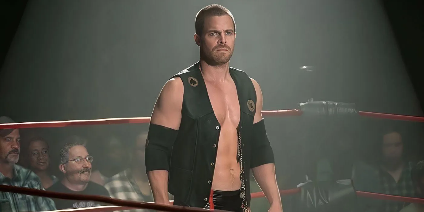 Stephen Amell muestra su frustración en el ring en Heels