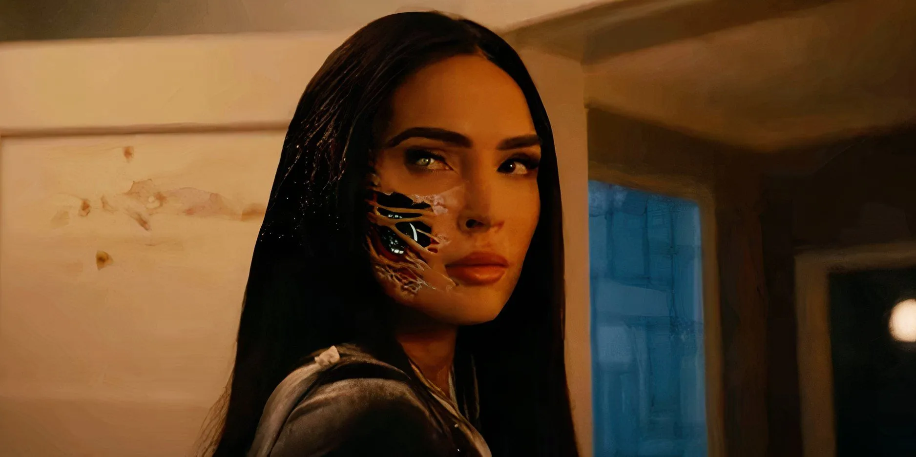 Subserviência Megan Fox como Alice