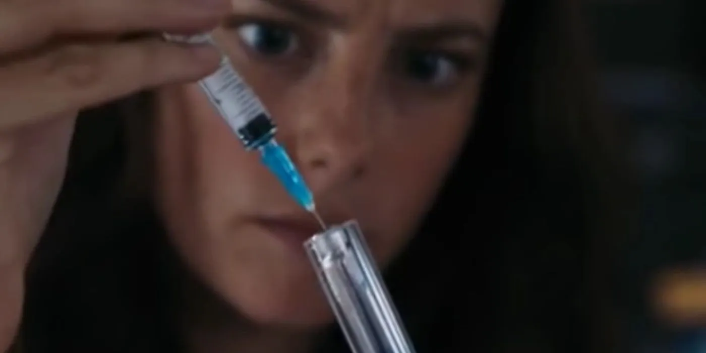 Teresa preparing an antidote in The Death Cure