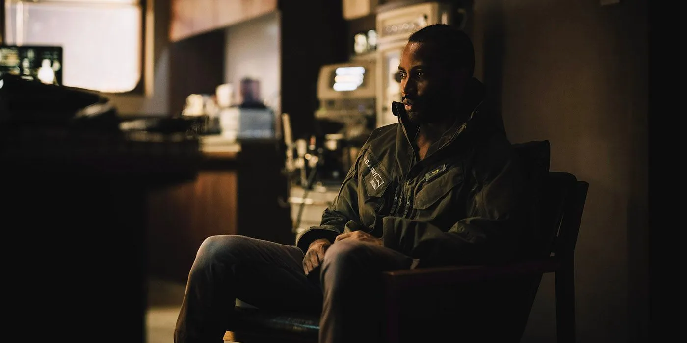 The Creator에 앉아 있는 John David Washington