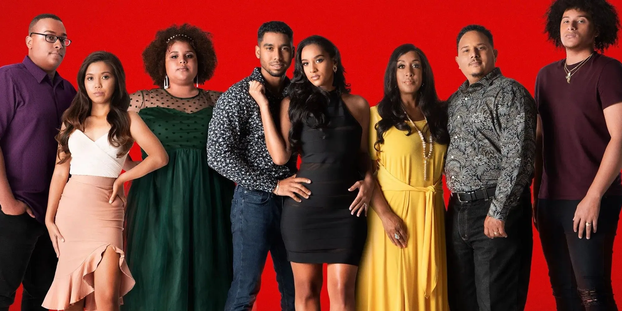 Foto promocional de la segunda temporada del elenco de La Familia Chantel con todos los miembros del elenco, incluido Pedro Jimeno