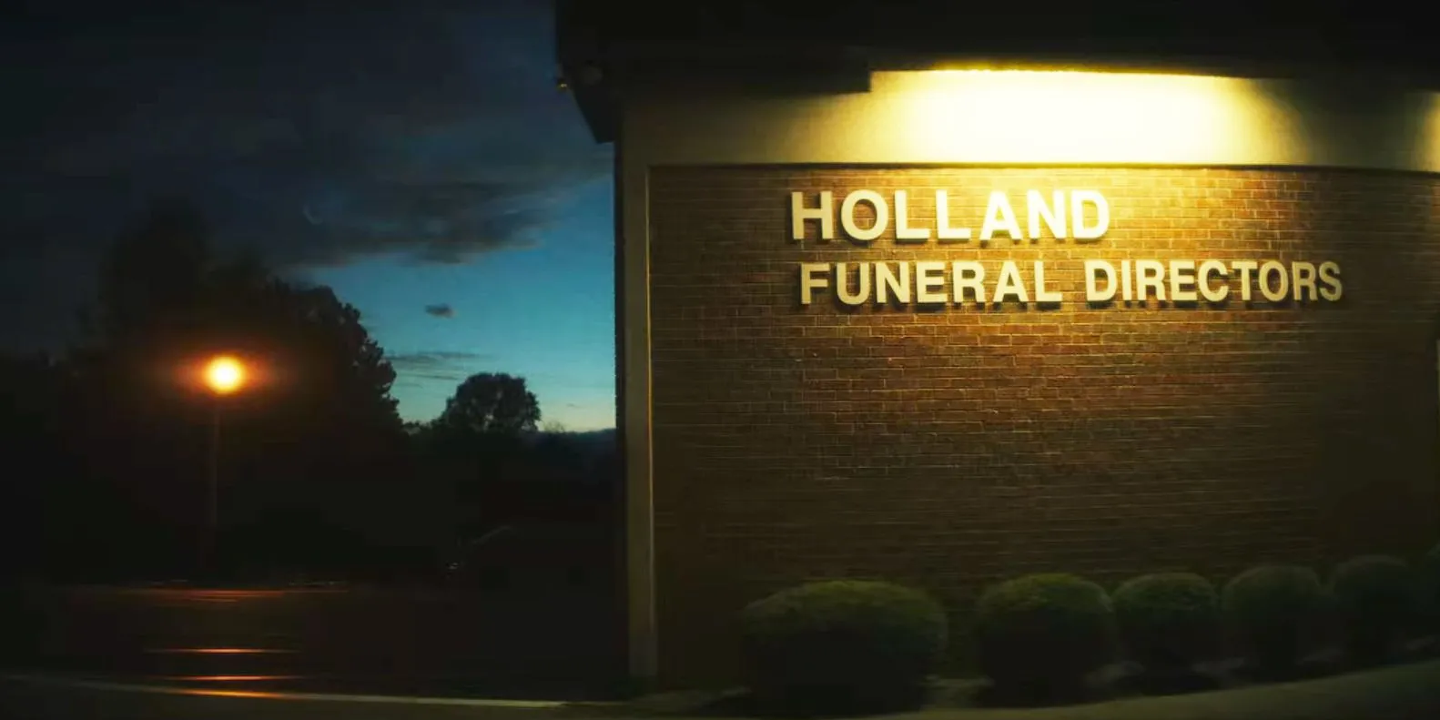 Steve Holland Diretor Funerário