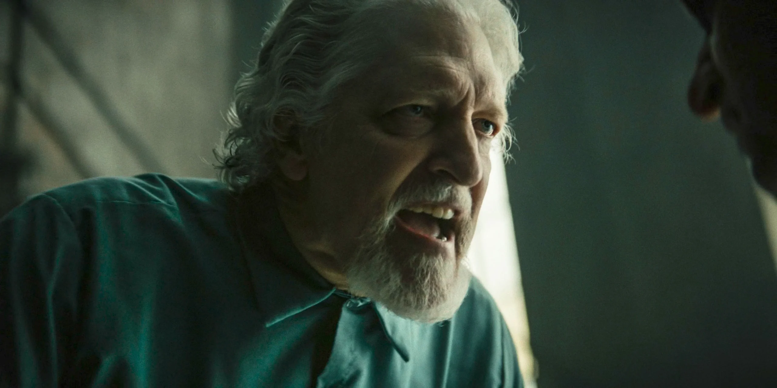 Clancy Brown em O Pinguim