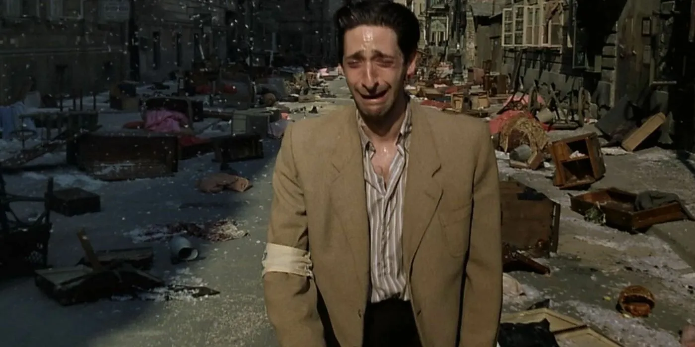 Adrien Brody als Wladyslaw Szpliman, der in „Der Pianist“ auf der Straße weint.