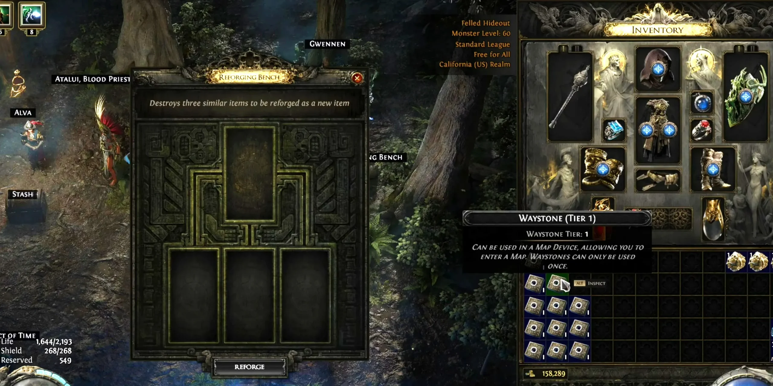 La interfaz de usuario del banco de reforja en Path of Exile 2, que muestra los espacios de fabricación y el inventario.