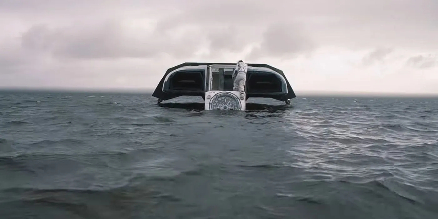 La nave atterra sul pianeta di Miller in Interstellar