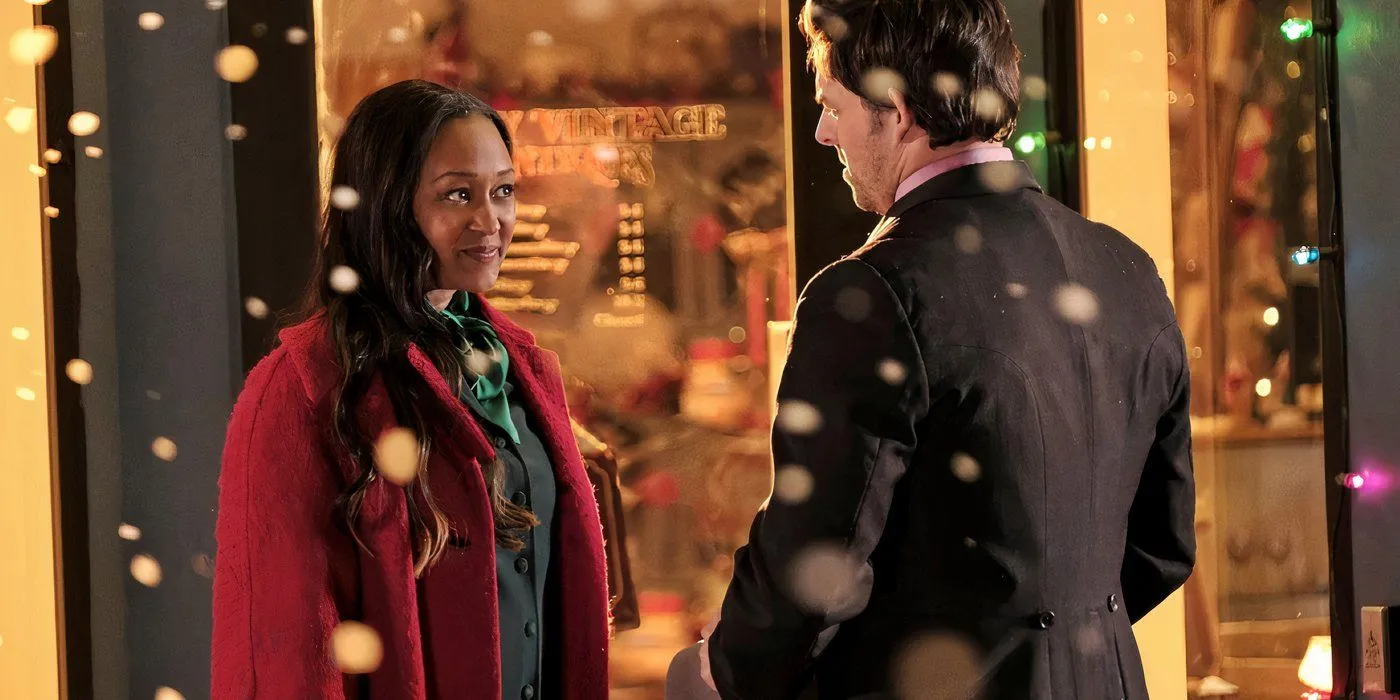 Tia Mowry sorride a Jesse Hutch in A Very Vintage Christmas