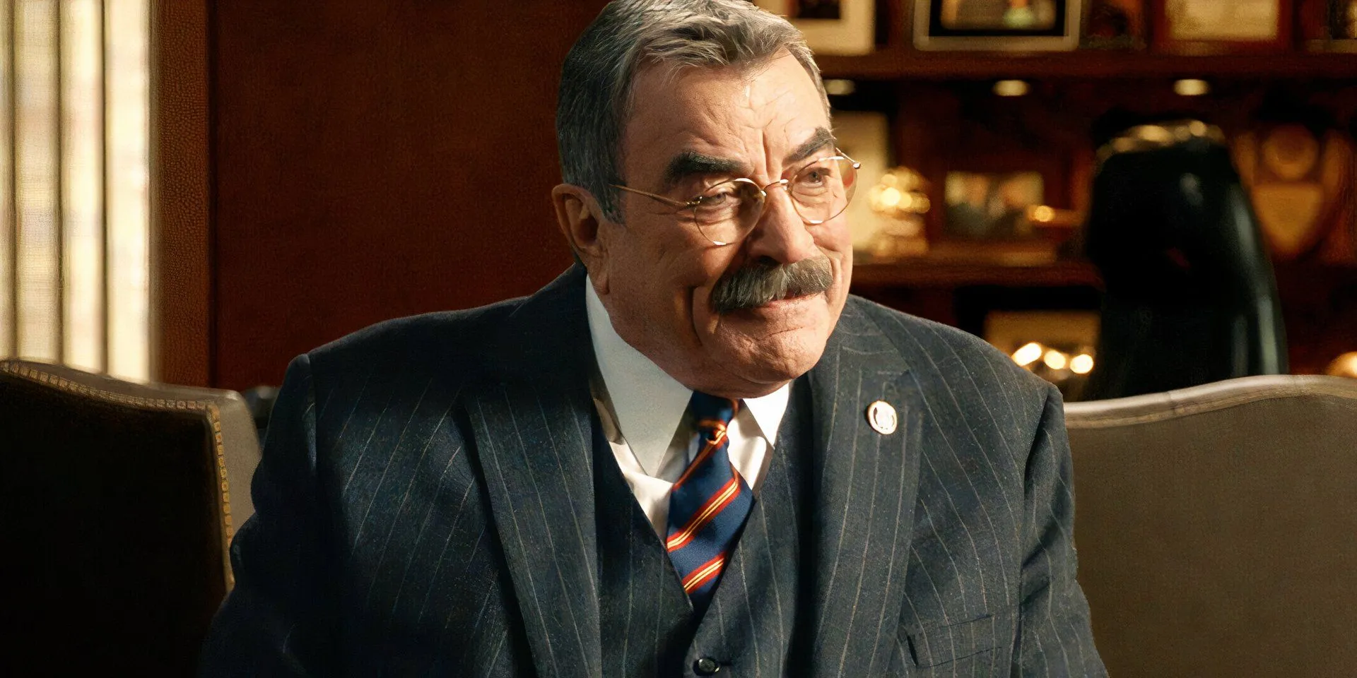 Tom Selleck souriant dans Blue Bloods