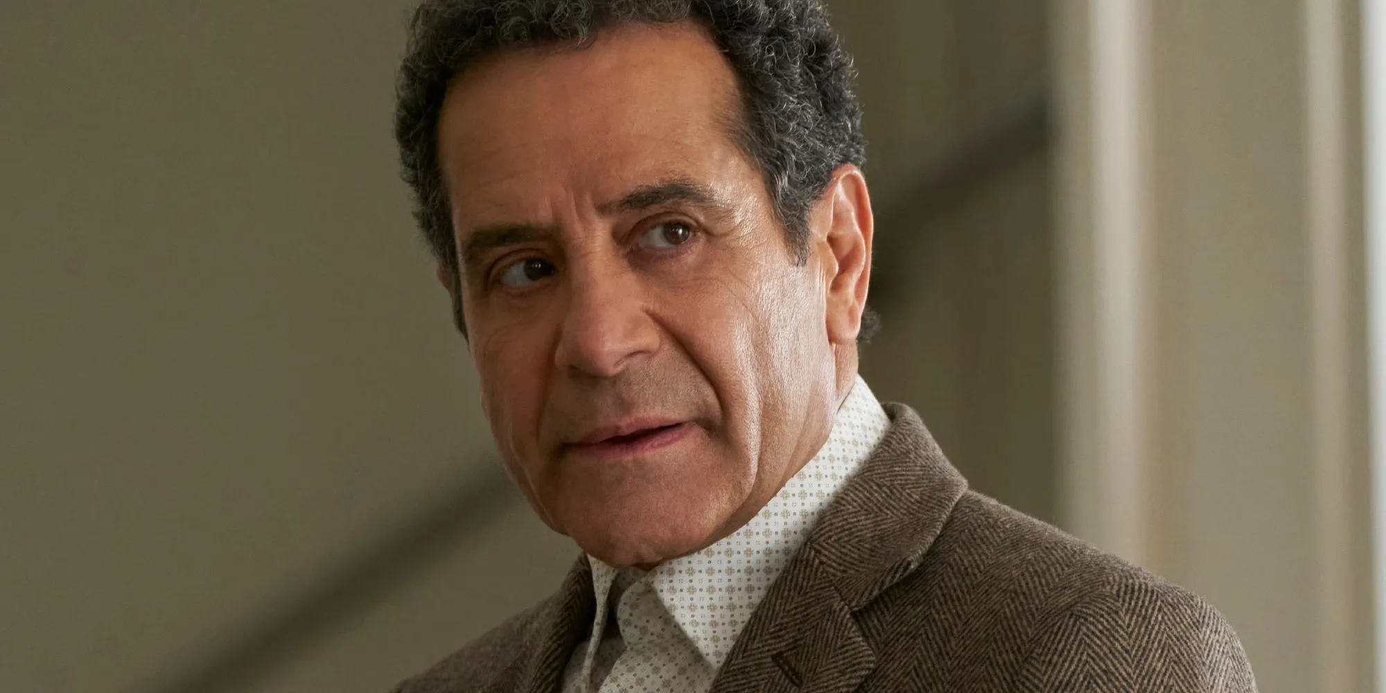 Tony Shalhoub como Adrian Monk