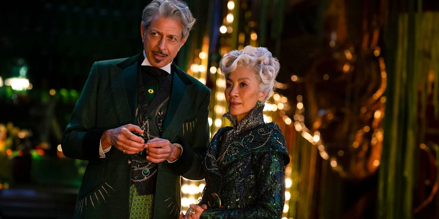 Le magicien et Madame Morrible discutent étroitement dans Wicked