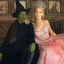 Die 10 unvergesslichsten Szenen, die die starke Freundschaft zwischen Glinda und Elphaba in „Wicked“ zeigen