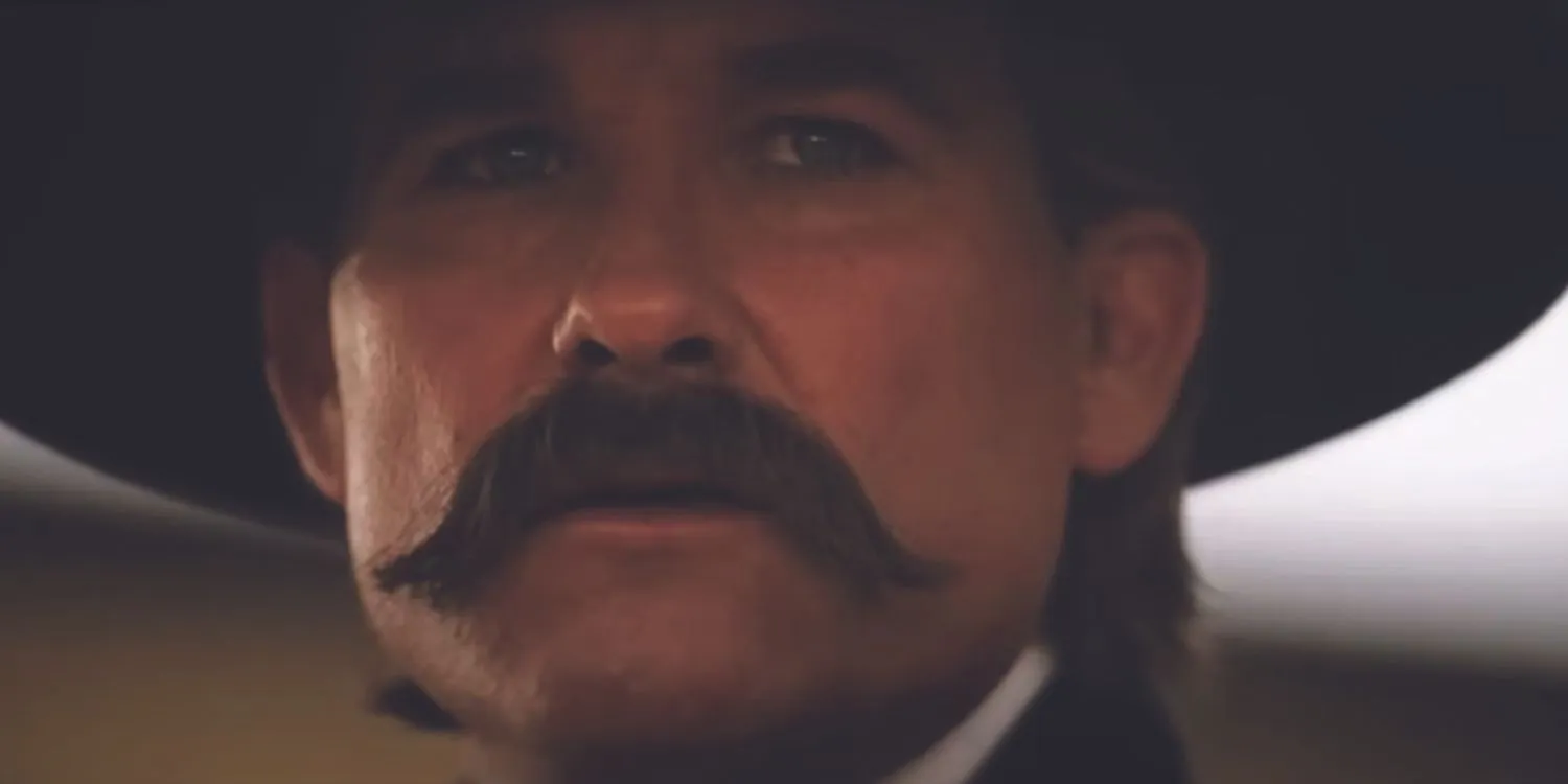 Kurt Russell como Wyatt Earp em Tombstone