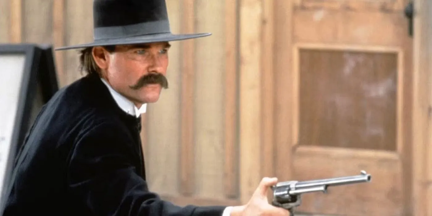 Wyatt Earp pointe son arme sur quelqu'un