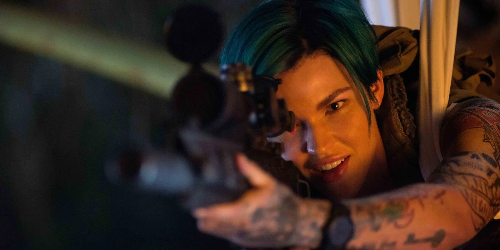 Ruby Rose con una mira telescópica en XXX: El regreso de Xander Cage