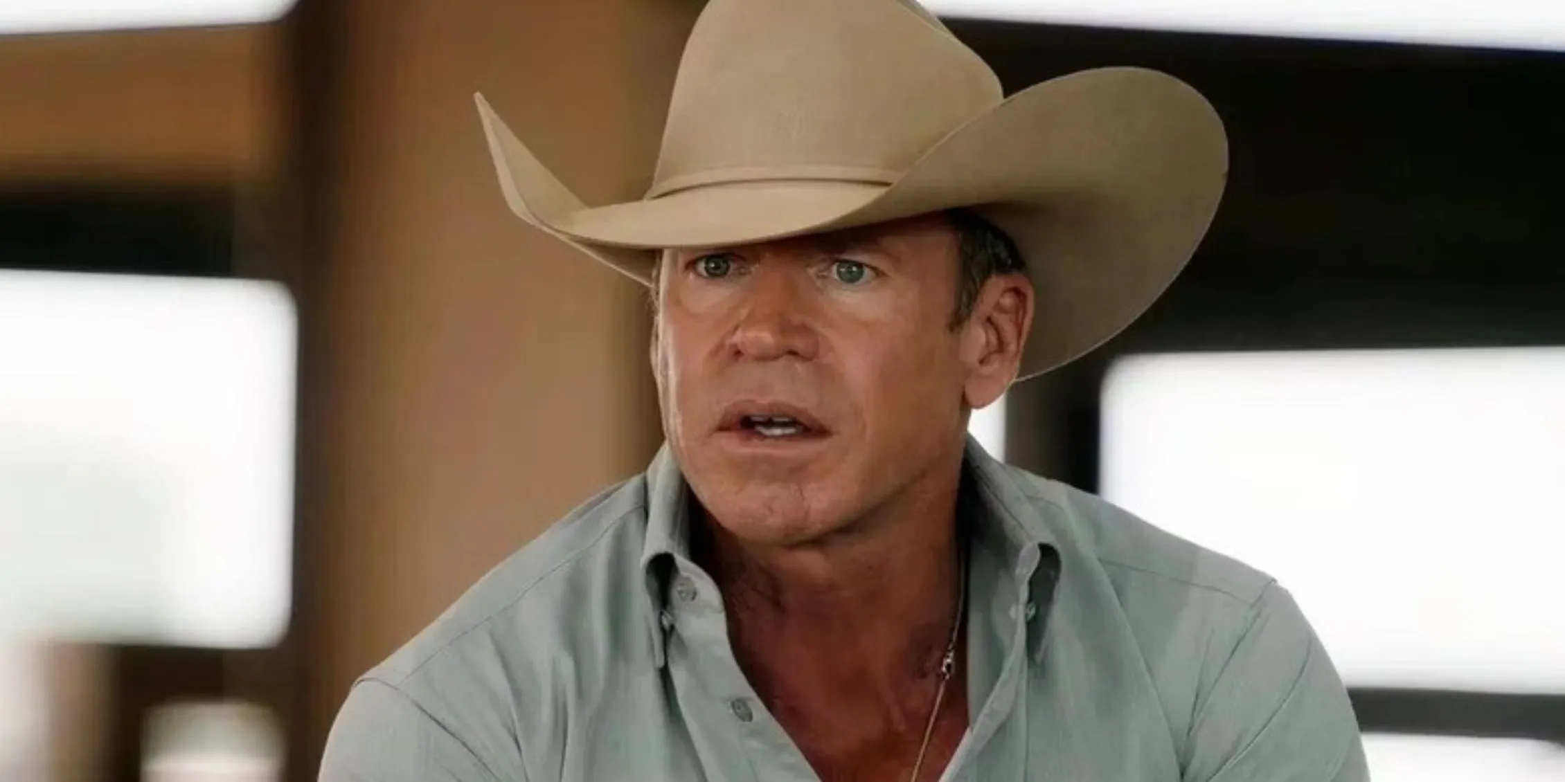 Taylor Sheridan nel ruolo di Travis Wheatley