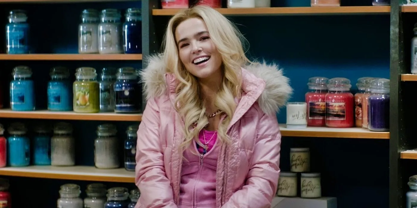 Zoey Deutch como Madison sorrindo em uma loja em Zumbilândia: Atire Duas Vezes