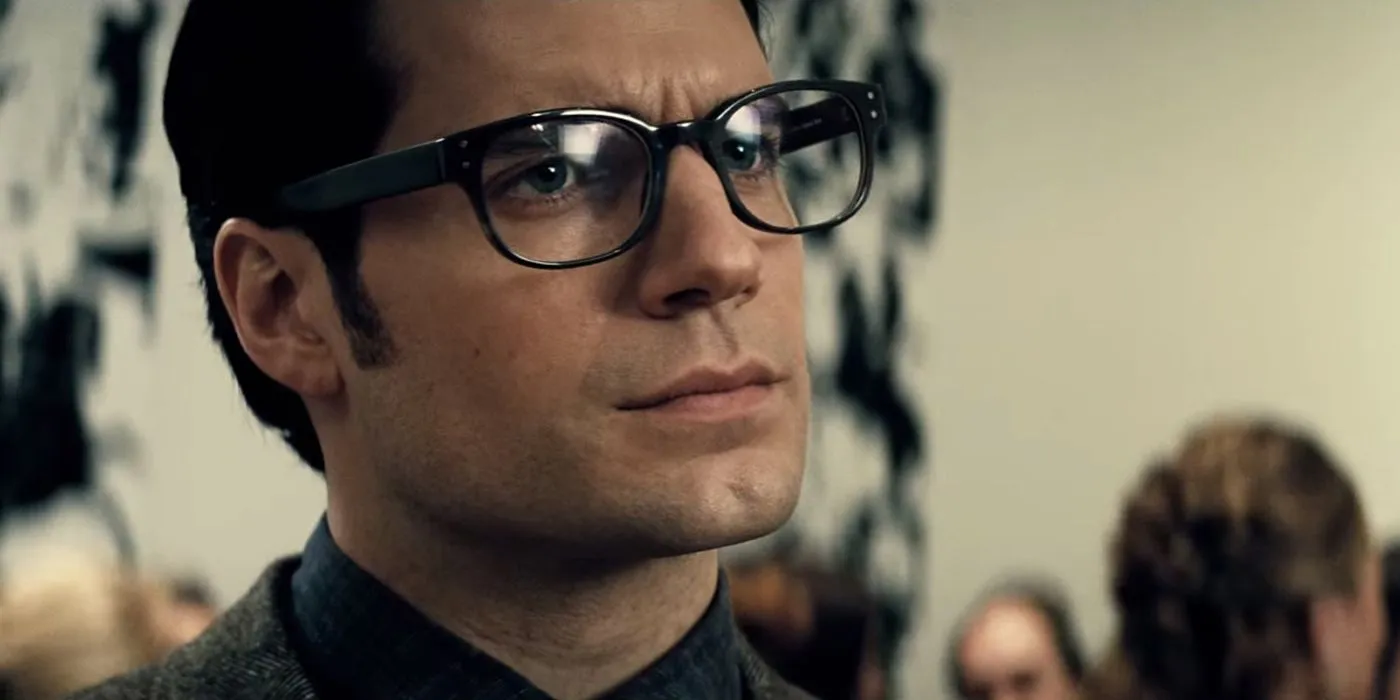 Henry Cavill nel ruolo di Clark Kent