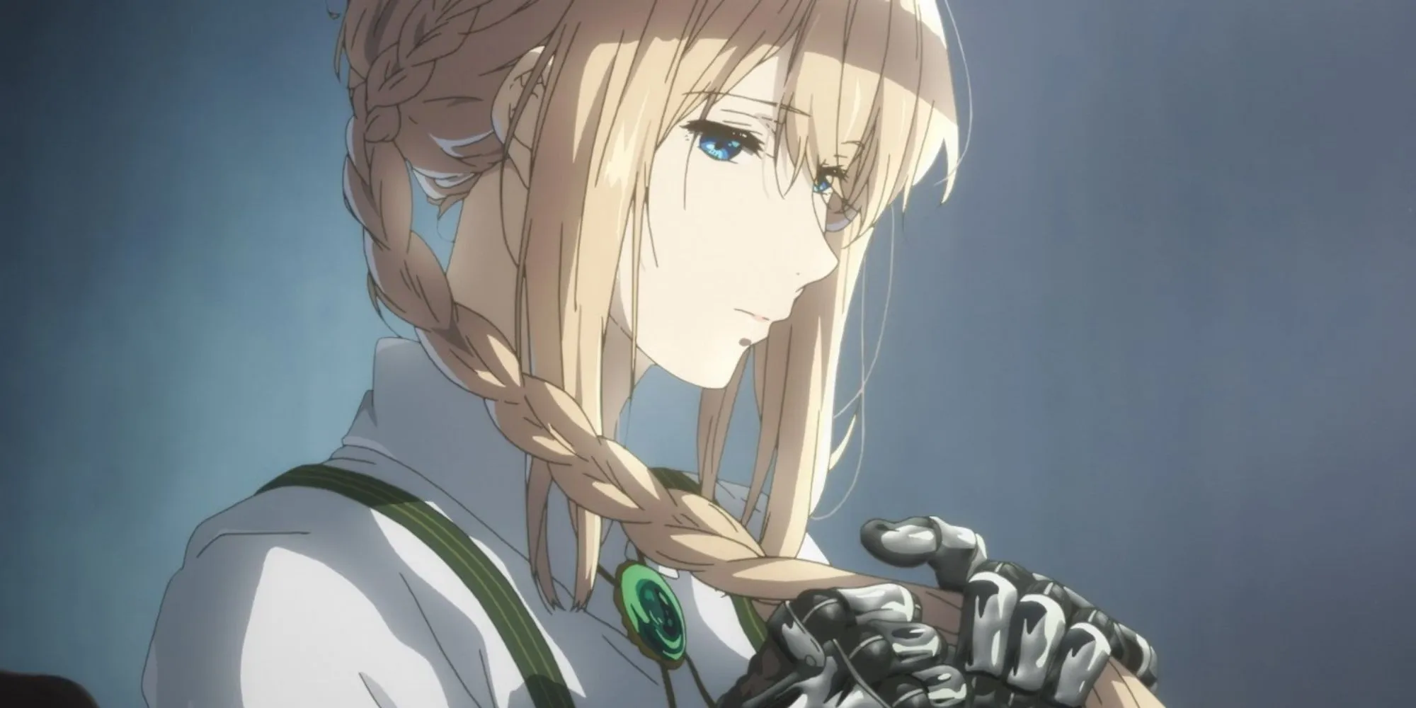 Violet Evergarden trançando o cabelo