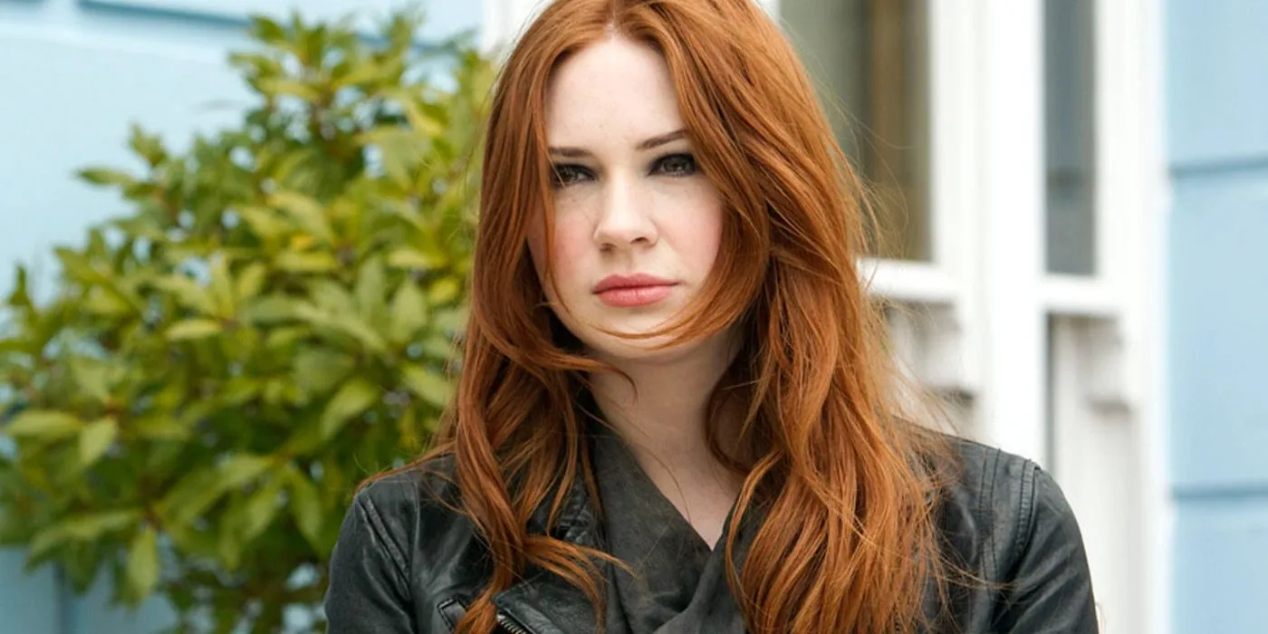 Karen Gillan como Amy Pond