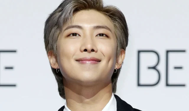 Le groupe BTS RM fait face à une controverse concernant un symbole nazi présumé sur un badge militaire, les ARMYs clarifient sa véritable signification