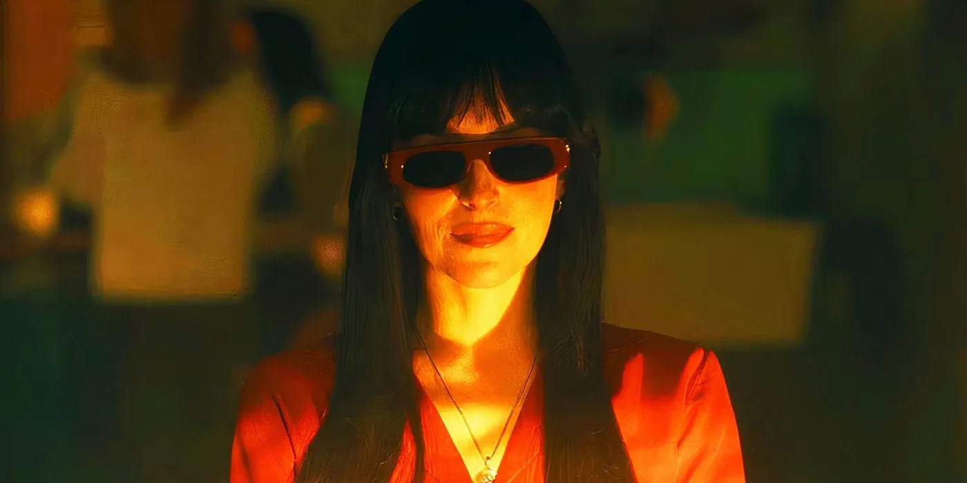 Cassandra Webb mit Sonnenbrille in Madame Web