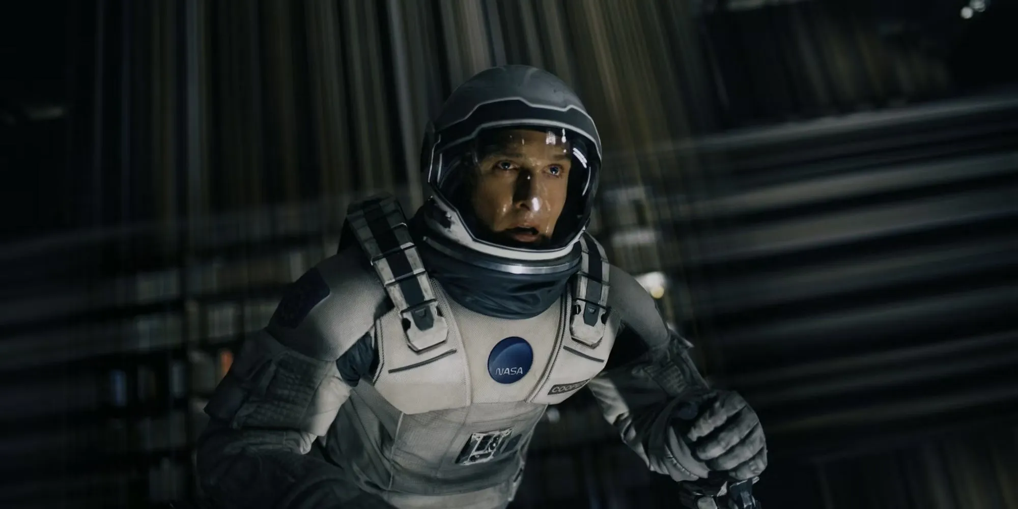 Cooper en el teseracto en Interstellar