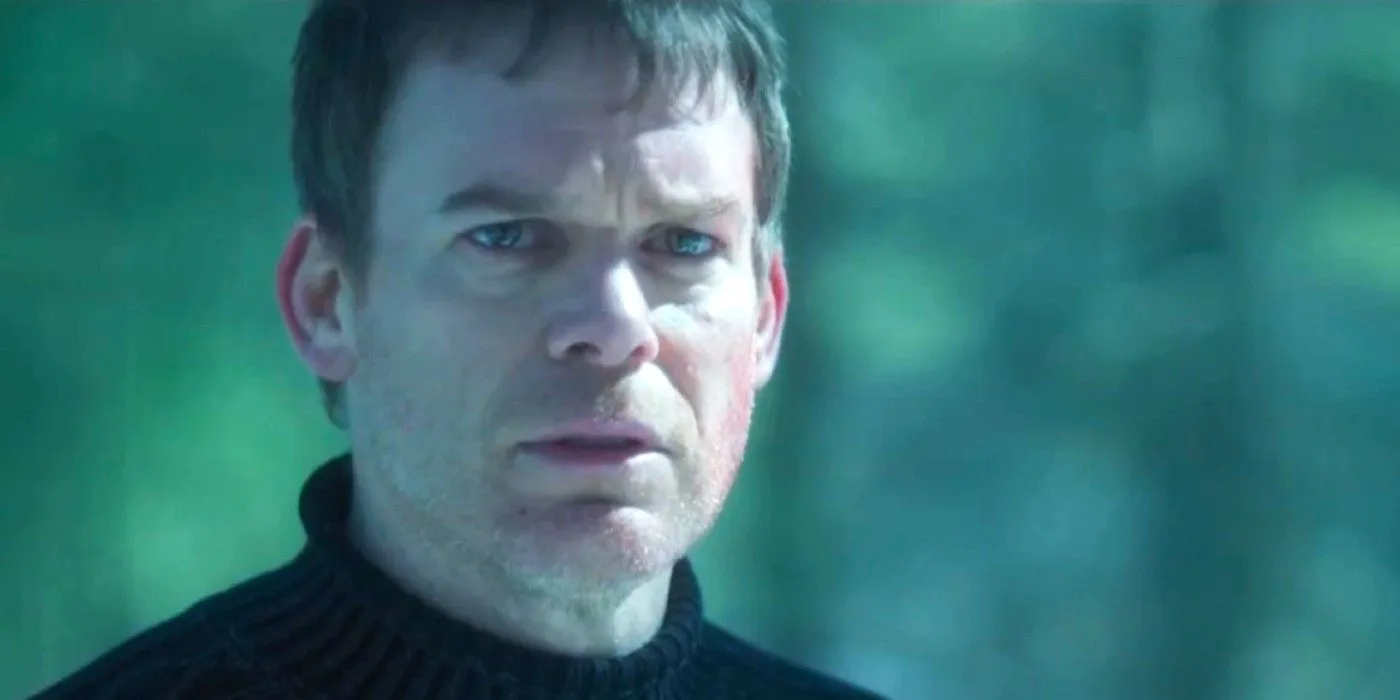 Dexter Morgan parece preocupado en el bosque