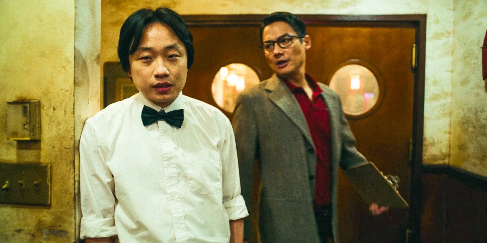 Willis Wu (Jimmy O. Yang) et Wong (Archie Kao) dans la saison 1 de Interior Chinatown