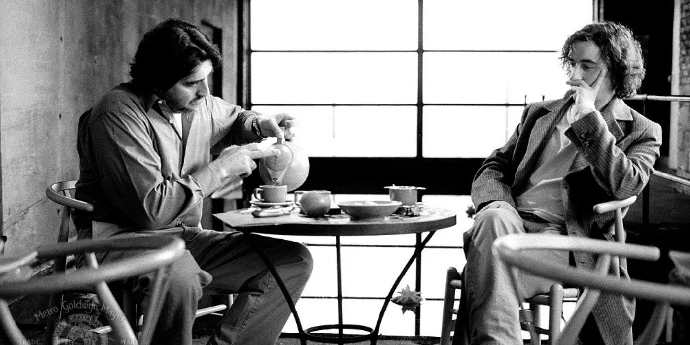 Alfred Molina und Steve Coogan trinken Kaffee in „Coffee and Cigarettes“