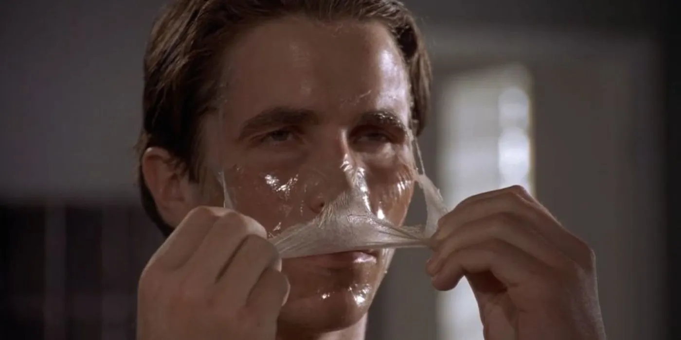 Christian Bale jako Patrick Bateman z American Psycho wykonujący peeling chemiczny skóry