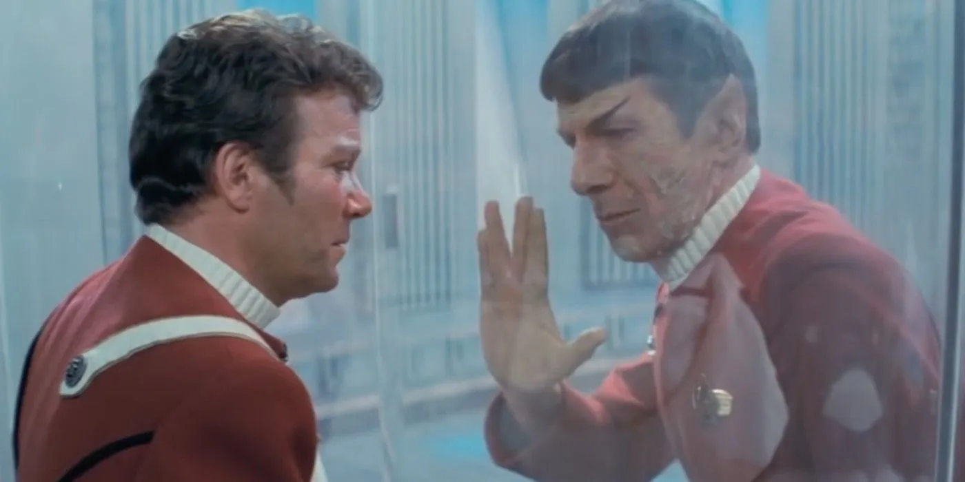 Spock salue Kirk à travers une vitre dans Wrath of Khan