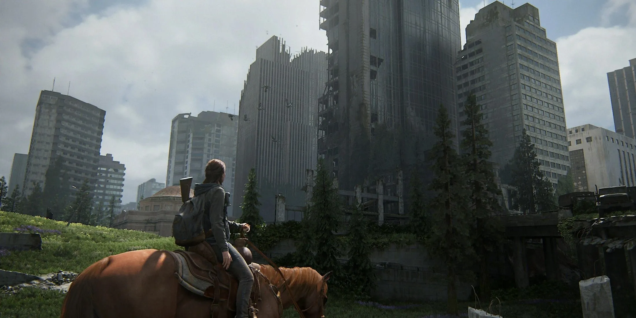 Ellie cabalgando en The Last of Us Part 2