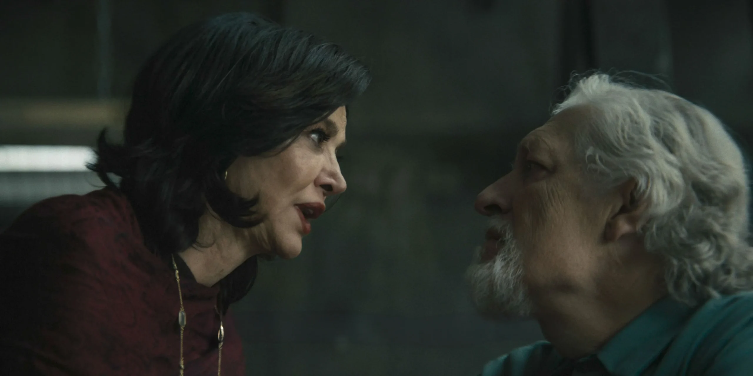 Nadia (Shohreh Aghdashloo) and Salvatore Maroni (Clancy Brown) talking in The Penguin Season 1 Episode 5