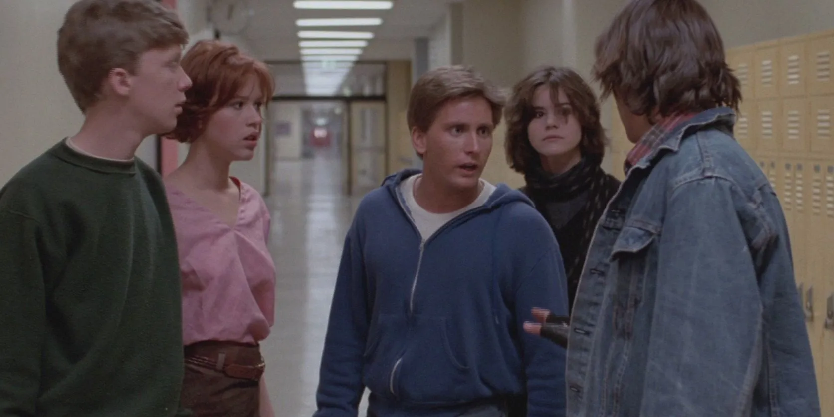 Les enfants dans le couloir du Breakfast Club