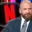 「工作中的鏡頭」：Triple H 在 Raw 最新的 Netflix 冷開賽中挑戰摔角規範