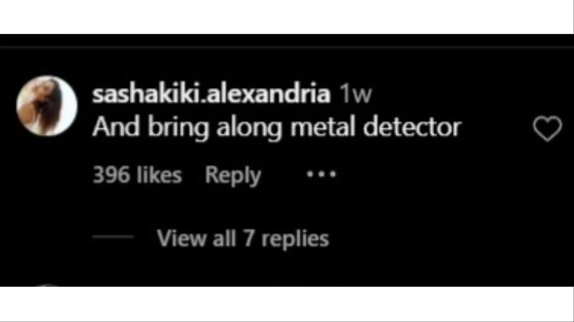 A netizen commented on the beach hack video (Photo via Instagram/@lena.bostonn) A netizen commented on the beach hack video (Photo via Instagram/@lena.bostonn)