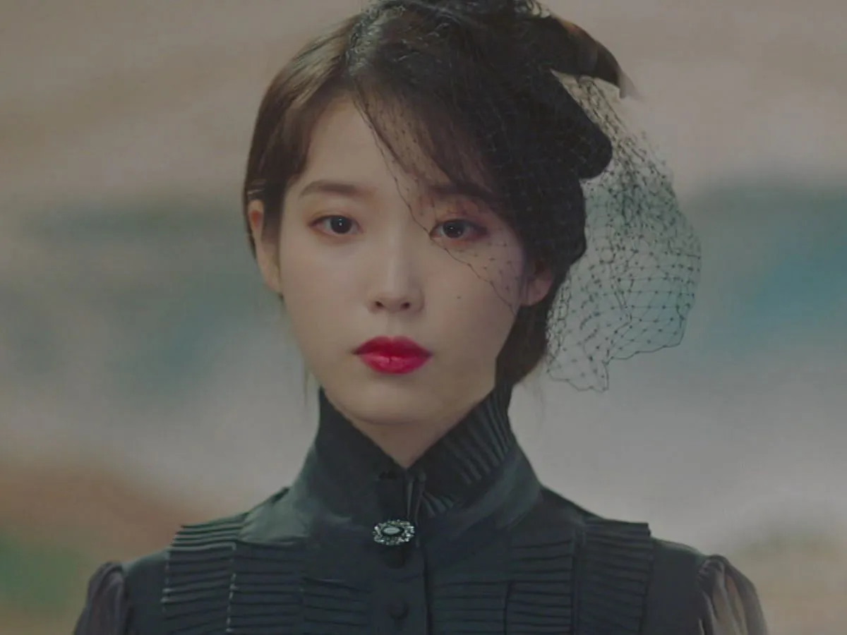 호텔 델루나의 아이유(Image via X/Netflix_PH) 호텔 델루나의 아이유(Image via X/Netflix_PH)