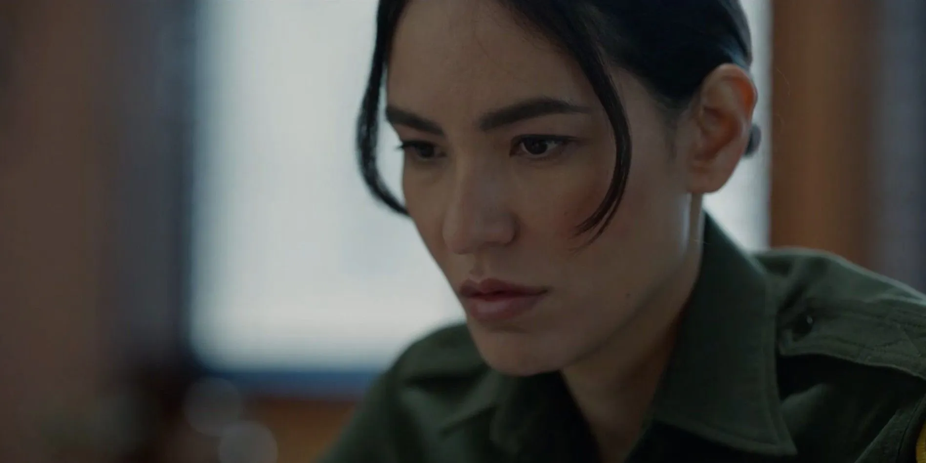 Bernadette Manuelito (Jessica Matten) looking worried in Dark Winds season 3, episode 1